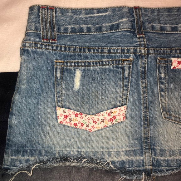 Small Floral Jean Skirt. - Picture 4 of 6